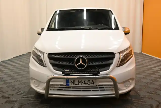 Valkoinen Pakettiauto, Mercedes-Benz Vito – NLM-454