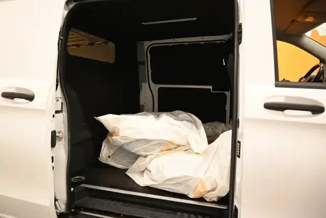 Valkoinen Pakettiauto, Mercedes-Benz Vito – NLM-454