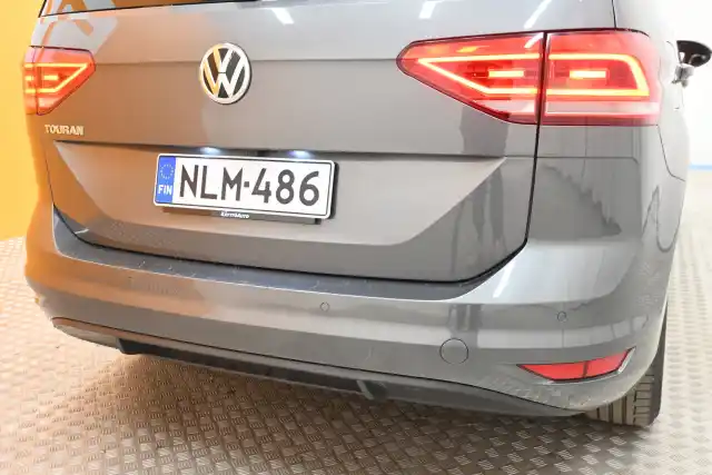 Harmaa Tila-auto, Volkswagen Touran – NLM-486