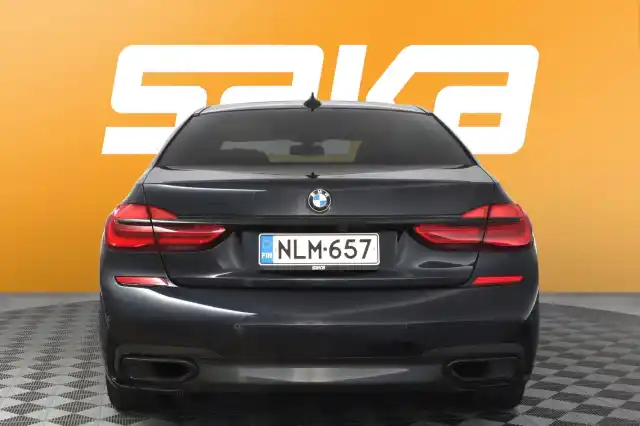 Sininen Sedan, BMW 740 – NLM-657