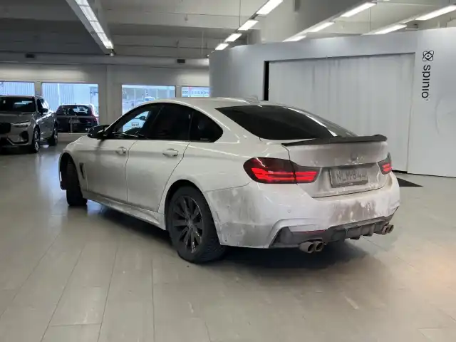 Valkoinen Sedan, BMW 420 – NLM-844