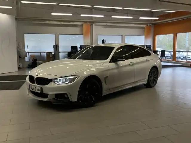 Valkoinen Sedan, BMW 420 – NLM-844