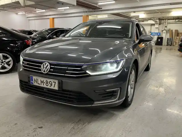 Harmaa Farmari, Volkswagen Passat – NLM-897