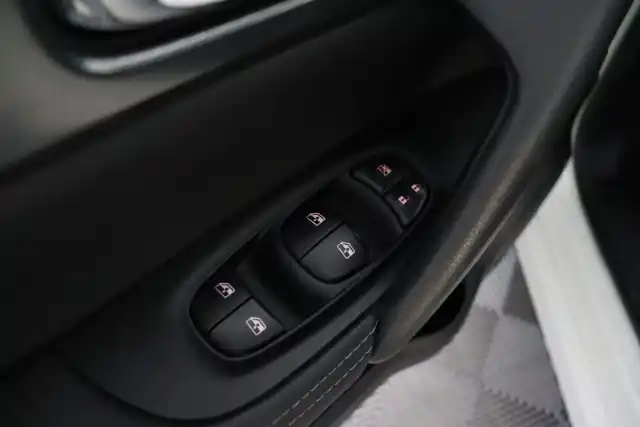 Valkoinen Maastoauto, Nissan Qashqai – NLN-138