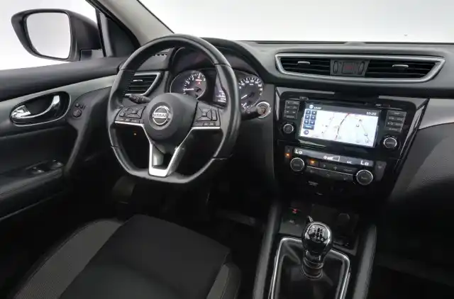Valkoinen Maastoauto, Nissan Qashqai – NLN-138