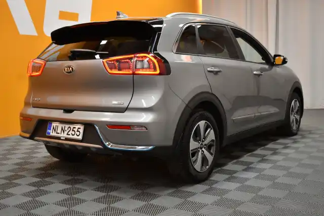 Harmaa Maastoauto, Kia NIRO – NLN-255