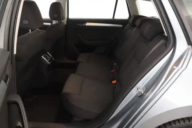 Harmaa Farmari, Skoda Superb – NLN-583