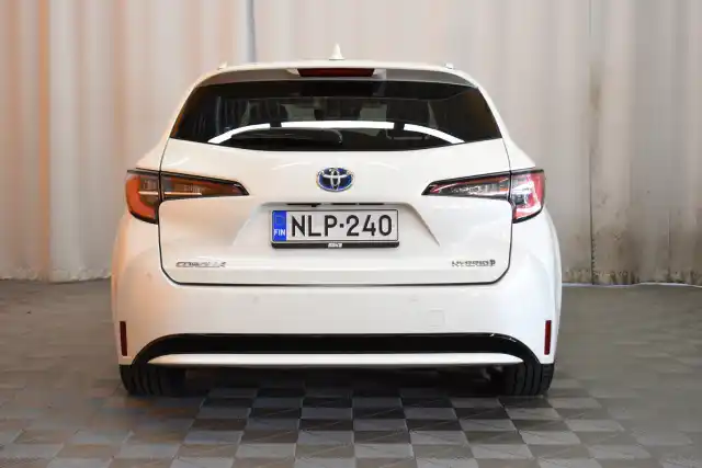 Valkoinen Farmari, Toyota Corolla – NLP-240