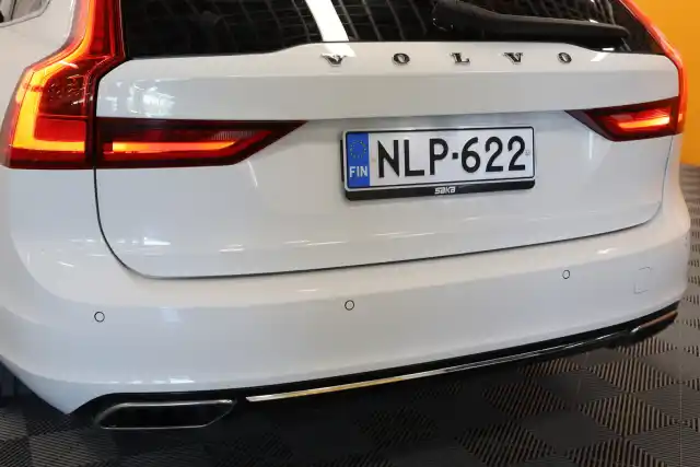 Valkoinen Farmari, Volvo V90 – NLP-622