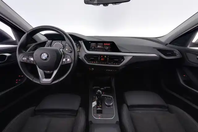 Musta Viistoperä, BMW 118 – NLP-877