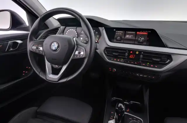Musta Viistoperä, BMW 118 – NLP-877