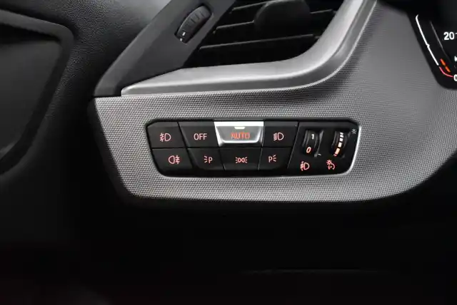 Musta Viistoperä, BMW 118 – NLP-877
