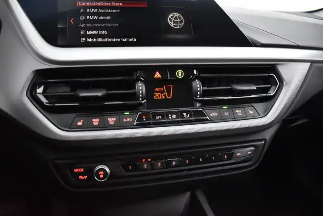 Musta Viistoperä, BMW 118 – NLP-877