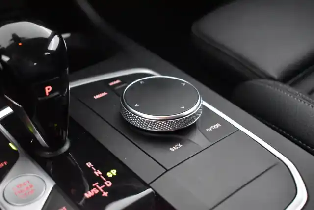 Musta Viistoperä, BMW 118 – NLP-877