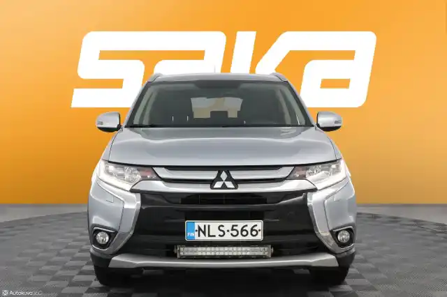 Harmaa Maastoauto, Mitsubishi Outlander – NLS-566