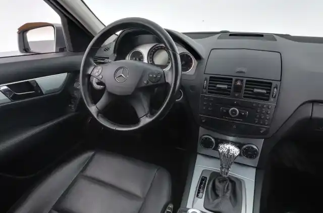 Harmaa Farmari, Mercedes-Benz C – NLT-233