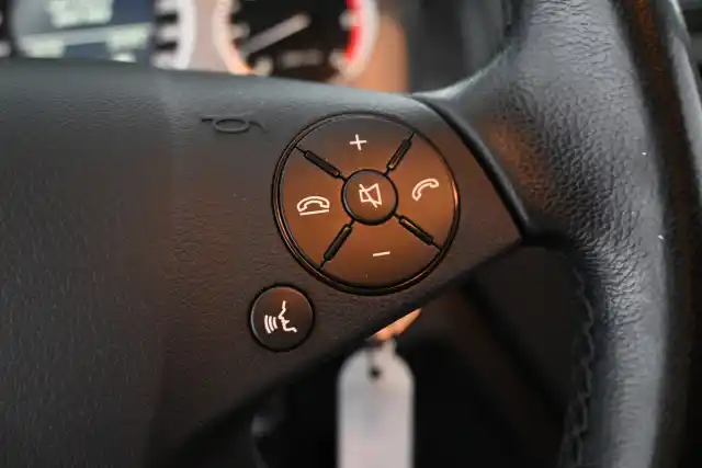 Harmaa Farmari, Mercedes-Benz C – NLT-233
