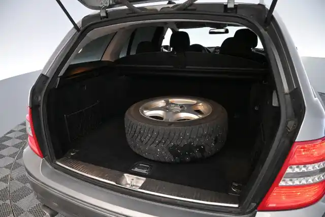 Harmaa Farmari, Mercedes-Benz C – NLT-233
