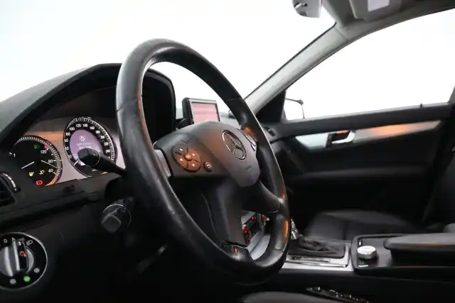 Harmaa Farmari, Mercedes-Benz C – NLT-233