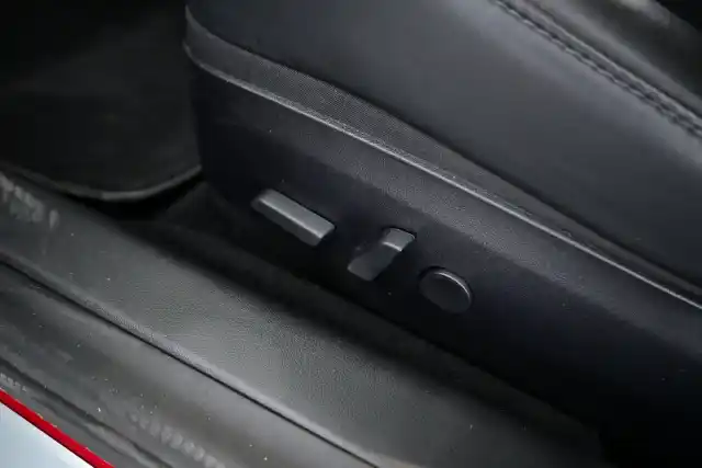 Punainen Sedan, Tesla Model 3 – NLV-410