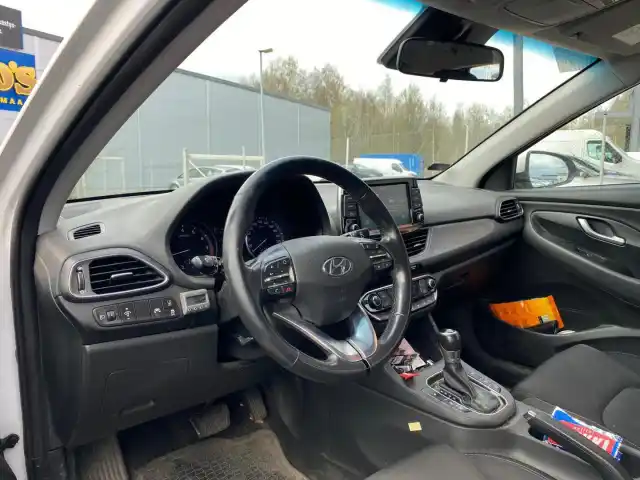 Valkoinen Farmari, Hyundai i30 Wagon – NLX-433