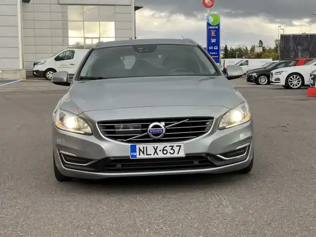 Harmaa Farmari, Volvo V60 – NLX-637