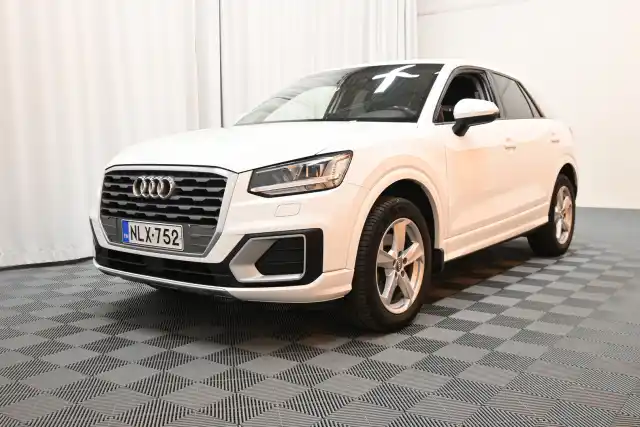 Valkoinen Maastoauto, Audi Q2 – NLX-752