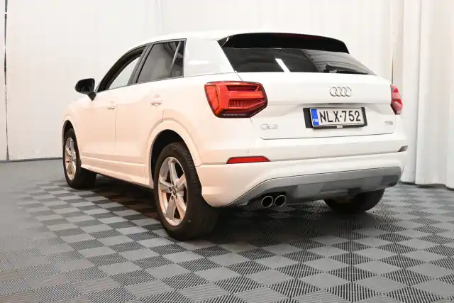 Valkoinen Maastoauto, Audi Q2 – NLX-752