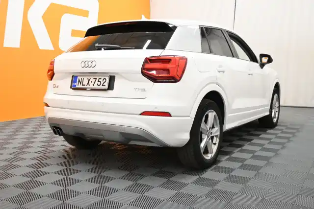 Valkoinen Maastoauto, Audi Q2 – NLX-752