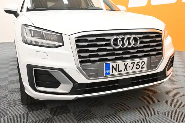 Valkoinen Maastoauto, Audi Q2 – NLX-752