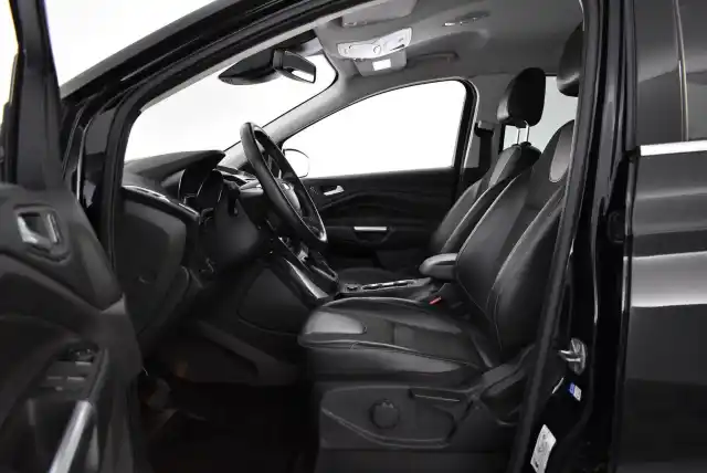 Musta Maastoauto, Ford Kuga – NLY-179
