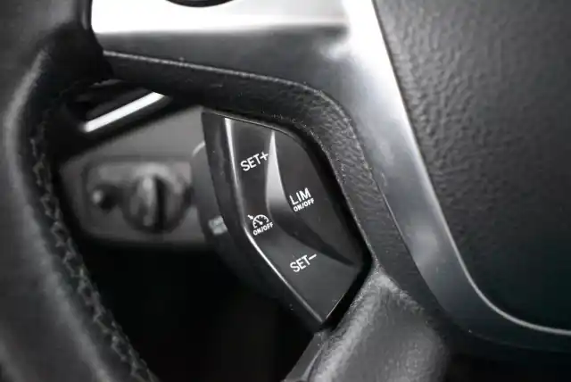 Musta Maastoauto, Ford Kuga – NLY-179