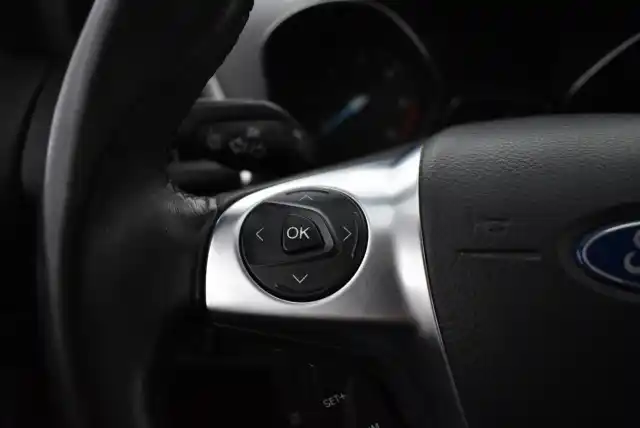 Musta Maastoauto, Ford Kuga – NLY-179
