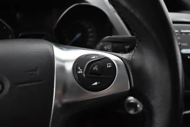 Musta Maastoauto, Ford Kuga – NLY-179