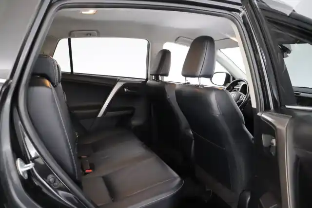 Musta Maastoauto, Toyota RAV4 – NLY-182
