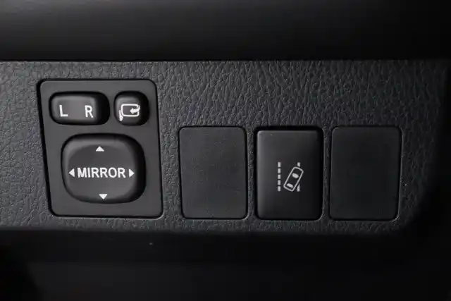Musta Maastoauto, Toyota RAV4 – NLY-182