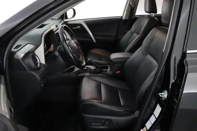 Musta Maastoauto, Toyota RAV4 – NLY-182