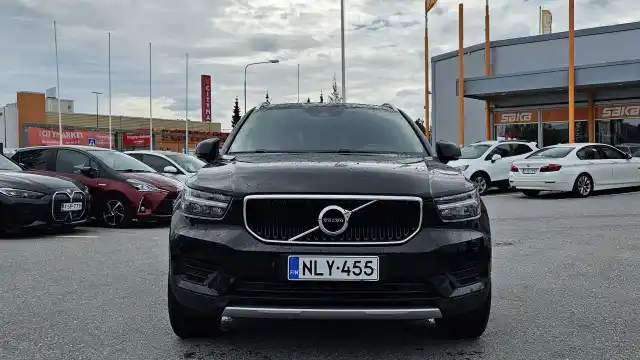 Musta Maastoauto, Volvo XC40 – NLY-455