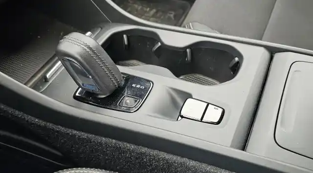 Musta Maastoauto, Volvo XC40 – NLY-455