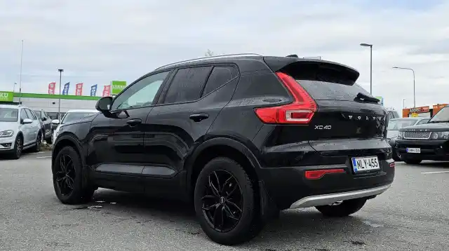 Musta Maastoauto, Volvo XC40 – NLY-455