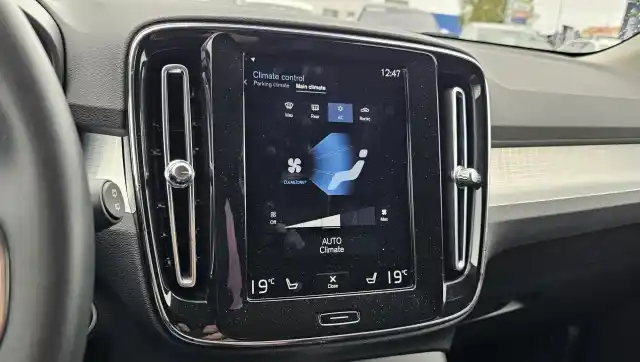 Musta Maastoauto, Volvo XC40 – NLY-455