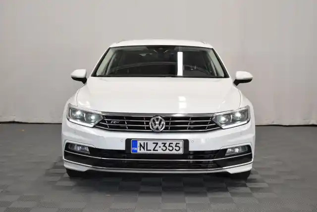 Valkoinen Farmari, Volkswagen Passat – NLZ-355