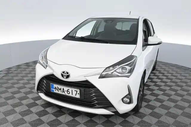 Valkoinen Viistoperä, Toyota Yaris – NMA-617