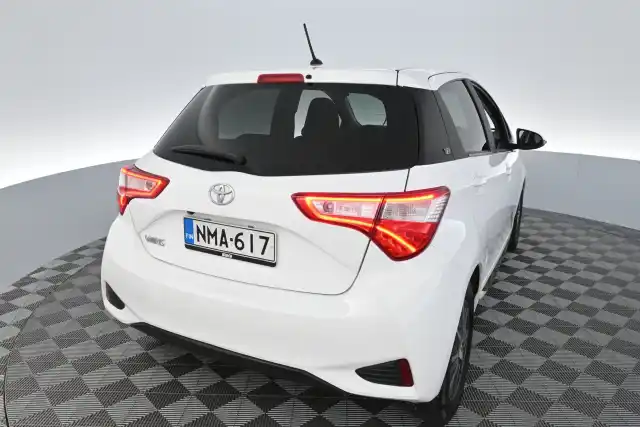 Valkoinen Viistoperä, Toyota Yaris – NMA-617