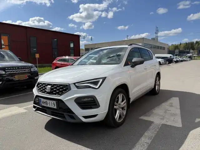 Valkoinen Maastoauto, Seat Ateca – NMB-119