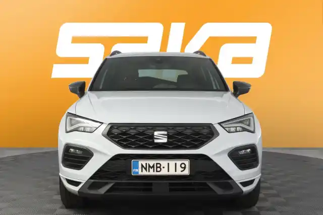 Valkoinen Maastoauto, Seat Ateca – NMB-119