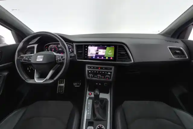 Valkoinen Maastoauto, Seat Ateca – NMB-119