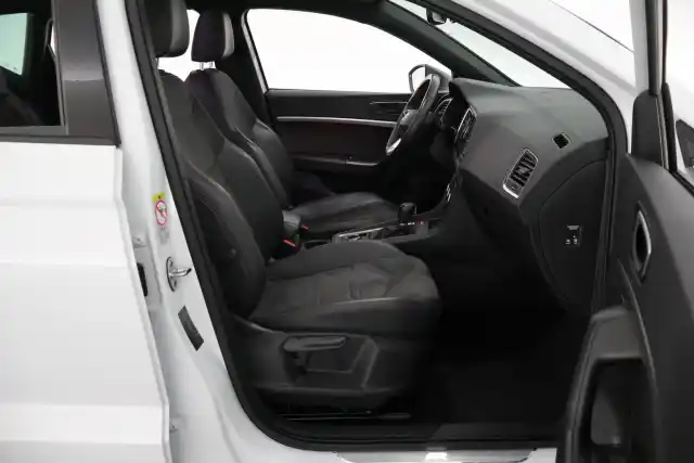 Valkoinen Maastoauto, Seat Ateca – NMB-119