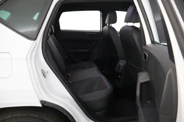 Valkoinen Maastoauto, Seat Ateca – NMB-119