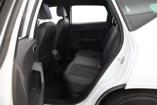 Valkoinen Maastoauto, Seat Ateca – NMB-119